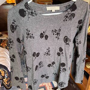 Gray Ann Taylor Loft long sleeved cotton tee shirt sweater black floral print XS